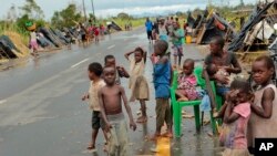 Survivors of Cyclone Idai in a makeshift shelter by the roadside near Nhamatanda about 50 kilometres from Beira, in Mozambique, March, 22, 2019.