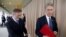 Bộ trưởng Ngoại giao Anh Philip Hammond (phải) và giám đốc chính trị của Bộ Ngoại giao Anh Tim Barrow đến làm việc với các ngoại trưởng G7 ở Hiroshima, Nhật Bản, 11/4/2016.