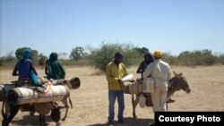 Des nomades sont vaccinés contre la polio