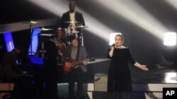 Britanska pjevačica Adele svojim novim albumom 21 postiže veliki uspjeh u Sjedinjenim Državama