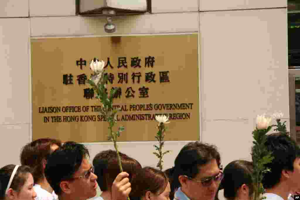 港人悼念胡耀邦与方励之 决心平反六四