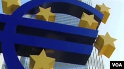 Cuando el euro "€" se hizo realidad, la política monetaria pasó a ser responsabilidad del Banco Central Europeo (BCE).