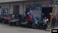 Abatsha bathi bathwele nzima eZimbabwe ngenxa yokuswelakala kwemisebenzi