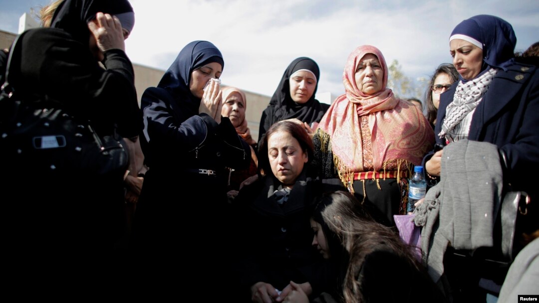Thân nhân của Bộ trưởng Palestine Ziad Abu Ain dự tang lễ của ông trong thành phố Ramallah, 11/12/14