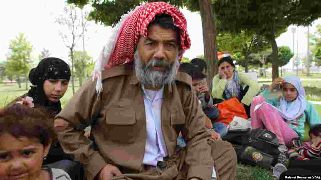 &#39;Yan &nbsp;Yazidi dake sansanin &#39;yan gudun hijirar Diyarbakir a Turkiyya.&nbsp; &nbsp;