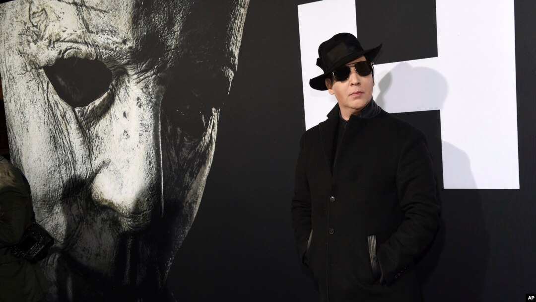 Artis Marilyn Manson berpose saat pemutaran perdana film "Halloween" di TCL Chinese Theatre, 17 Oktober 2018, di Los Angeles.