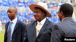 Uganda's President Yoweri Museveni (C) arrives at the national celebration to mark Kenya's Jamhuri Day (Independence Day) at the Nyayo Stadium in the capital Nairobi, Dec. 12, 2014.