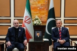 شهباز شریف، نخست‌وزیر پاکستان، میزبان هیأت ایرانی به ریاست محمدباقر قالیباف، رئیس مجلس شورای اسلامی (۲۲ فروردین ۱۴۰۵)