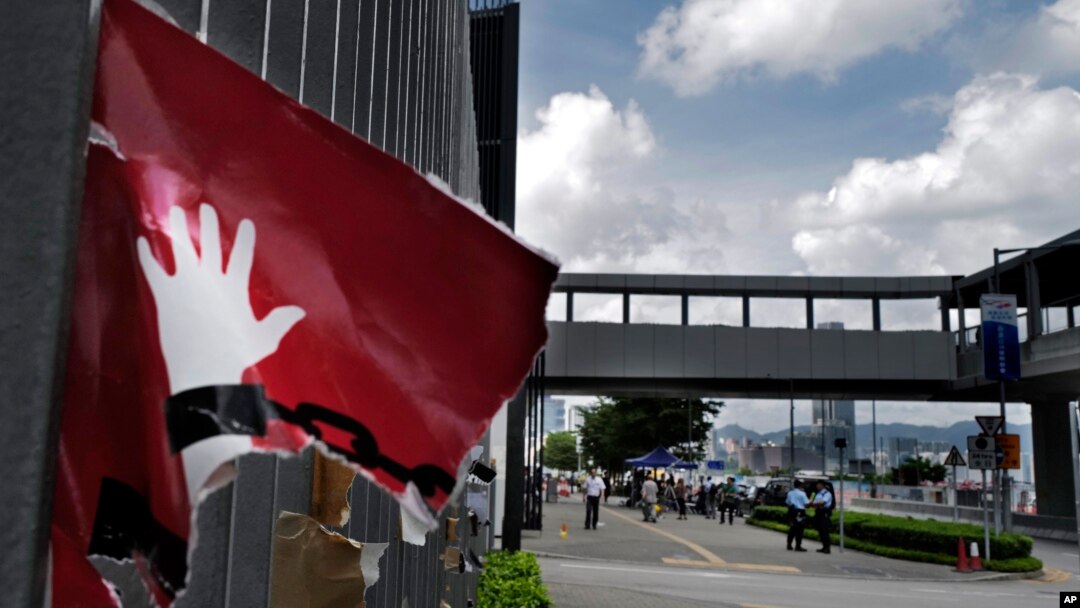 Poster yang sobek terlihat masih menempel di luar gedung Dewan Legislatif di Hong Kong, Jumat, 5 Juli 2019.