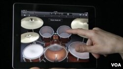 Demostración de la aplicación musical para el iPad 2 que permite a los músicos grabar y exportar sus composiciones.