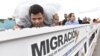 Colombian authorities say more than 30,000 pedestrians cross over the Francisco de Paula bridge from Venezuela into Colombia. (Photo by Diego Huertas/VOA Spanish) 