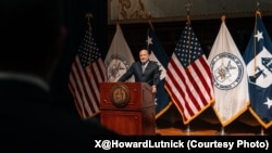 美国商务部长霍华德·卢特尼克2025年8月19日主持商务部工业与安全局(BIS)市政厅会议。