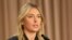 Bintang tenis Maria Sharapova berbicara dalam konferensi pers di Los Angeles (7/3). (AP/Damian Dovarganes)