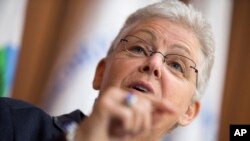 La administradora de EPA, Gina McCarthy, presentó el informe sobre el calentamiento global en anticipación a la cumbre de París.