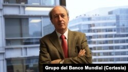 Martín Rama es el autor del informe semestral de "América Latina y el Caribe: La economía en tiempos del COVID-19", que incluye las previsiones económicas para la región a raíz de la crisis sanitaria.