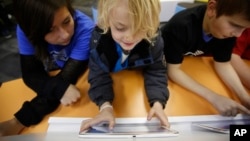 Youth from Boys & Girls Clubs of Utah County are excited to use Samsung technology in the renovated “Tween Tech Center” for the first time on Thursday, Dec. 11, 2014. (Jim Urquhart/AP Images for Boys & Girls Clubs of America)