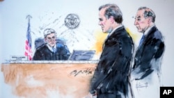 En este boceto de la sala del tribunal, el hijo del presidente Joe Biden, Hunter Biden, en el centro, aparece junto al abogado Abbe Lowell, a la derecha, frente al juez Mark C. Scarsi, a la izquierda, en un tribunal federal, el jueves 11 de enero de 2024, en Los Ángeles.