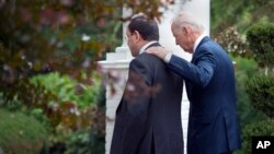 PM Irak Nouri Al-Maliki (kiri) bersama Wakil Presiden AS Joe Biden melakukan pembicaraan di Washington, hari Rabu (30/10). 