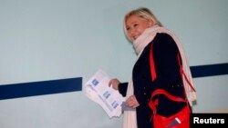 Le parti d'extrême droite Front national (FN) de Marine Le Pen est arrivé dimanche 6 décembre largement en tête lors d'élections régionales en France.