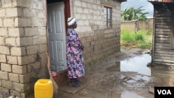 Edeline Gweshe is one of the citizens affected by floods after building on waterlands in Chitungwiza, Zimbabwe. (Columbus Mavhunga/VOA)