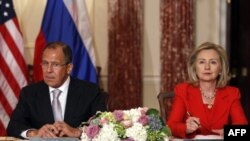 Klinton, Lavrov: Qaddafiy ketishi kerak