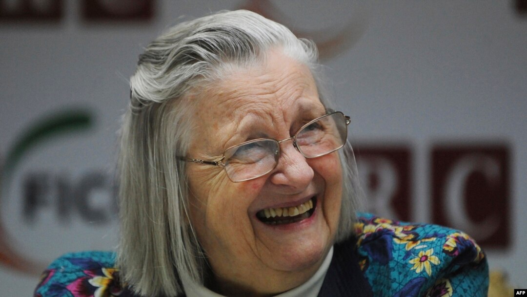 Elinor Ostrom, pemenang Hadiah Nobel Ekonomi, yang juga profesor di Universitas Indiana, dalam sebuah konferensi di New Delhi, India, 5 Januari 2011. Ostrom adalah perempuan pertama peraih Hadiah Nobel Ekonomi. (Foto: AFP)