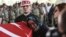 "Islomiy davlat" bilan chegarada yuz bergan otishmada halok bo'lgan turk askarining dafn marosimi, Gaziantep, 24-iyul, 2015-yil.