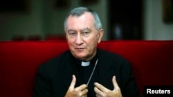 El recién nombrado Secretario de Estado del Vaticano, monseñor Pietro Parolin, habla duranta una entrevista con Reuters TV en Caracas.