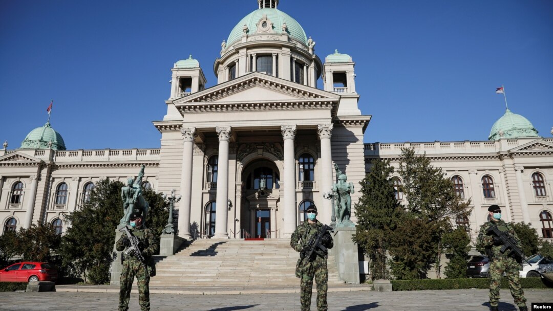 Vojska Srbije u vreme vanrednog stanja zbog korona virusa ispred Skupštine Srbije, Foto: REUTERS/Marko Djurica