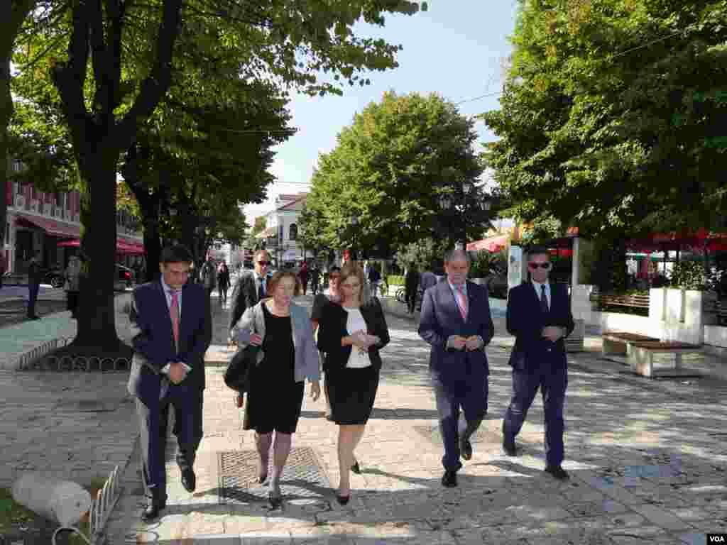 VOA Director Amanda Bennett, VOA Eurasia Division Director Elez Biberaj, and VOA Albanian Service Chief Arben Xhixho with the Mayor of Shkoder, Albania, Voltana Ademi, and her staff, September 26, 2017.