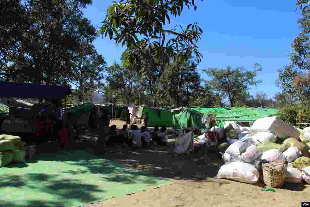 ဝါးတောင်စစ်ရှောင်စခန်း မြင်ကွင်း