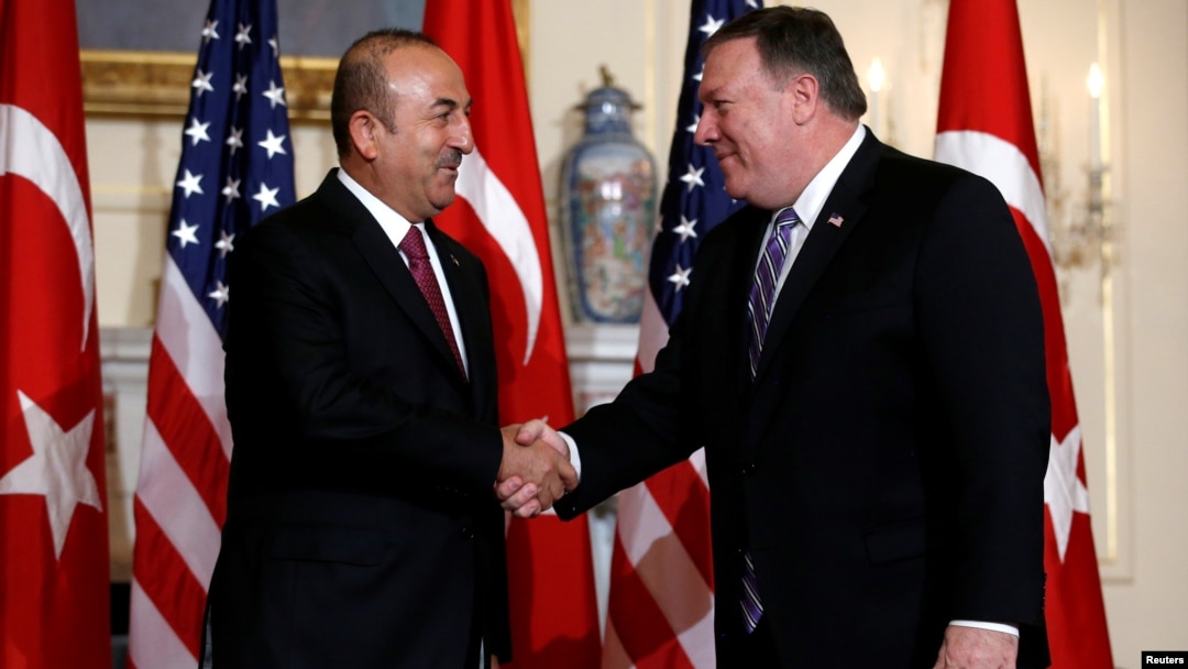 Mevlut Čavušoglu i Majk Pompeo danas u Vašingtonu (Foto: Reuters/ Leah Millis)