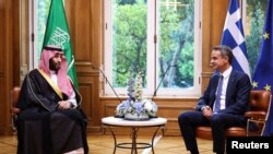 شازادەی جێنشینی سعودیە محەمەد بن سەلمان و سەرۆک وەزیری یۆنان کیریاکۆس میتسۆتاکیس