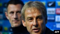 Juergen Klinsmann lors d'une conférence de presse, à Berlin en Allemagne, le 27 novembre 2019.