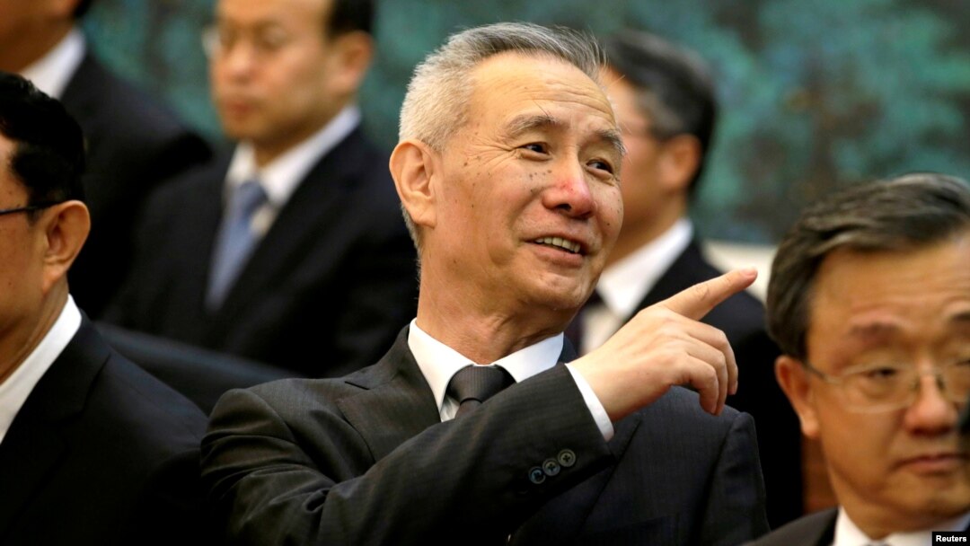 中國國家主席習近平的經濟智囊劉鶴參加中國和越南的簽約儀式 (2017年5月11日)