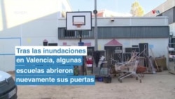 Algunas escuelas abren en Valencia tras inundaciones, muchos aún no pueden ir a clases