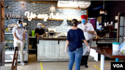 Los restaurantes participantes entregarán comidas a los clientes en el lugar y a domicilio, guardando medidas de seguridad.