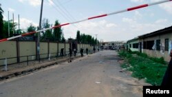 Security personnel seal the scene of a bomb attack in Kano, Nigeria, July 27, 2014.