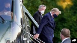 Президента Трампа привезли до лікарні поблизу Вашингтона у вертольоті. 2 жовтня 2020 р.