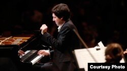 Gold Medal winner Vadym Kholodenko performs during final rounds of the 14th Van Cliburn International Piano Competition. A new study says that in such competitions visual stimuli are just as important as audible ones. (Carolyn Cruz/ The Cliburn)