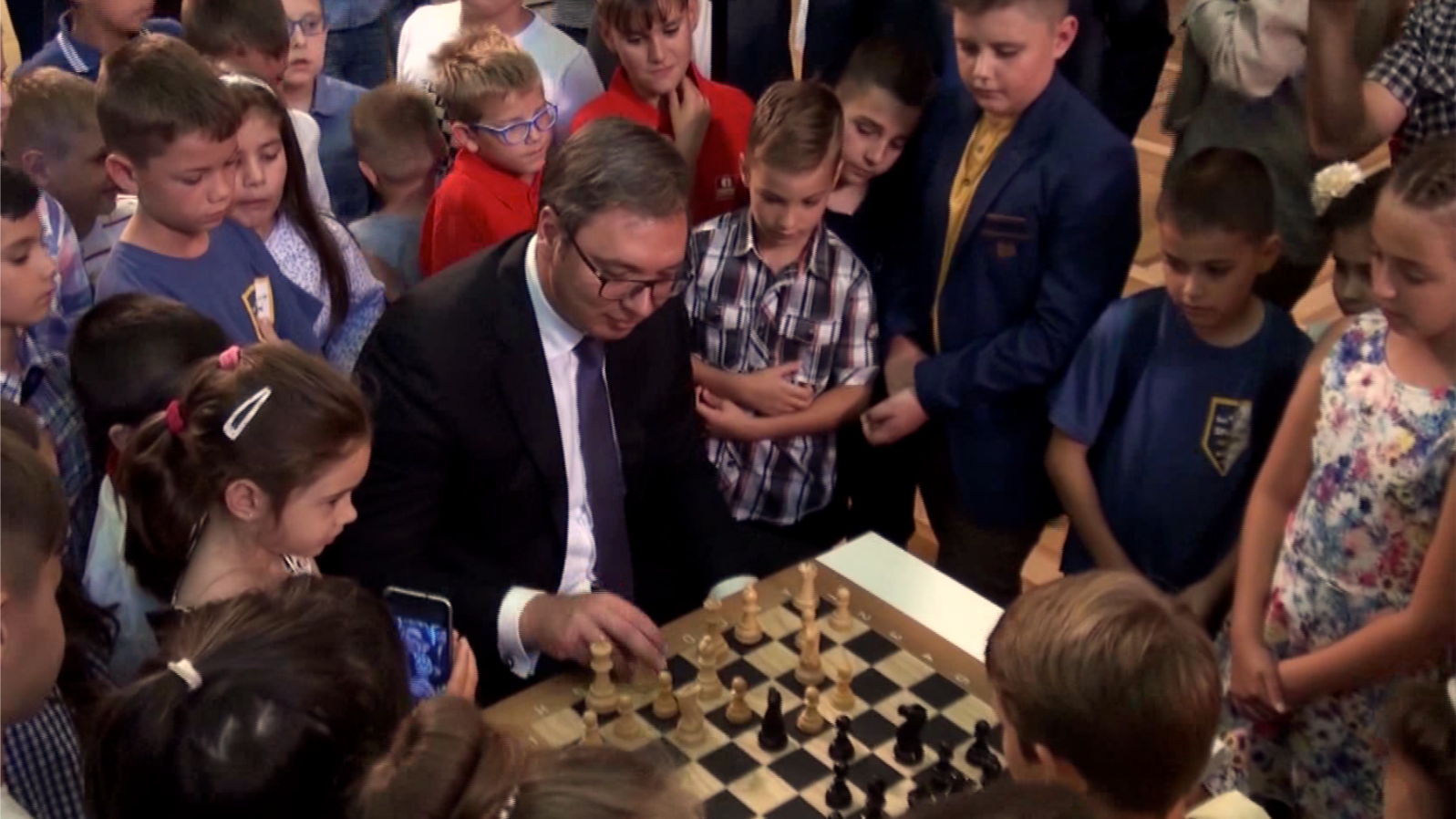 Vučić igra na remi u kosovskom dijalogu