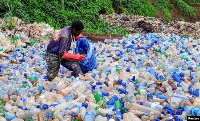 Congolese artist Patrick Cikuru Cirimwami collects plastic waste near the banks of the Ruzizi I hydroelectric plant, in Bukavu, eastern Democratic Republic of Congo on December 14, 2022. (REUTERS/Crispin Kyalangalilwa)