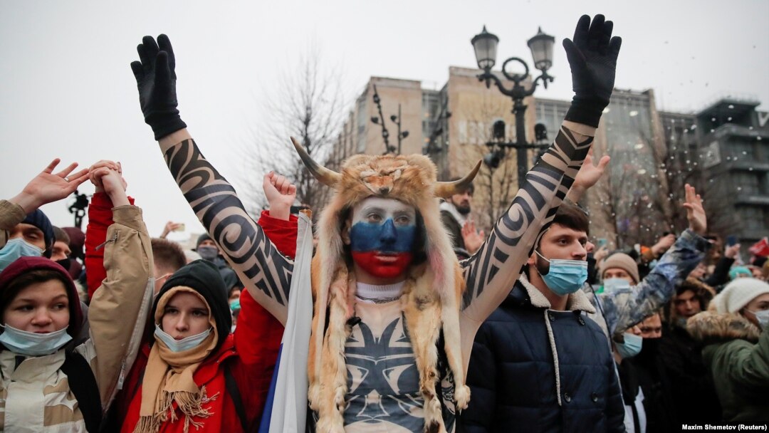 Para pendukung pemimpin oposisi Rusia, Alexei Navalny yang ditahan, berdemonstrasi di Moskow, Rusia, 23 Januari 2021. (Foto: Maxim Shemetov/Reuters)