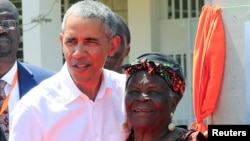 Barack Obama na Inakuru Wiwe Sarah Obama 