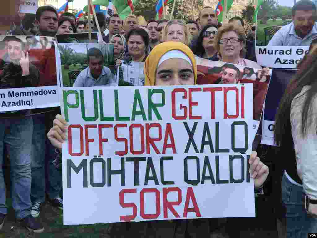 Milli Şura mitinq keçirib