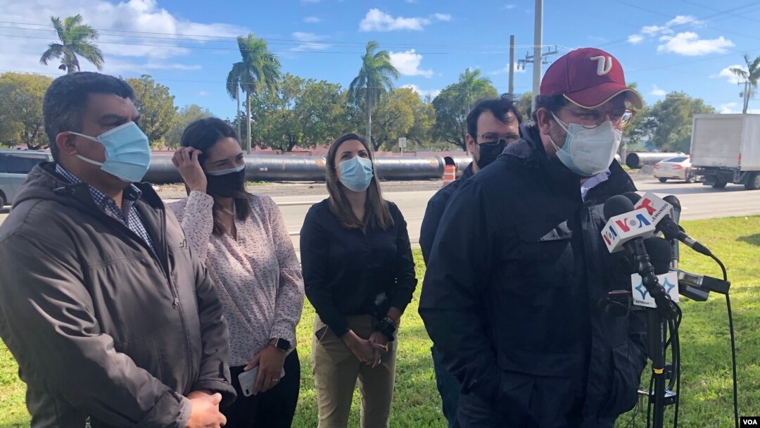 El ministro consejero del gobierno interino de Juan Guaidó, Gustavo Marcano, durante una conferencia frente al Centro de Detención de Broward, en Florida. Diciembre 28, 2020. Foto: Antoni Belchi - VOA.