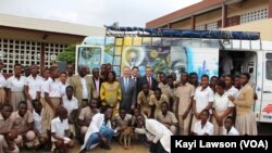 Dénommé "Molab", projet piloté par l'ambassade des Etats-Unis au Togo, s'est engagé à amener la science, la technologie et la culture de l'excellence dans les écoles du pays, Lomé, 12 janvier 2018. (VOA/Kayi Lawson)