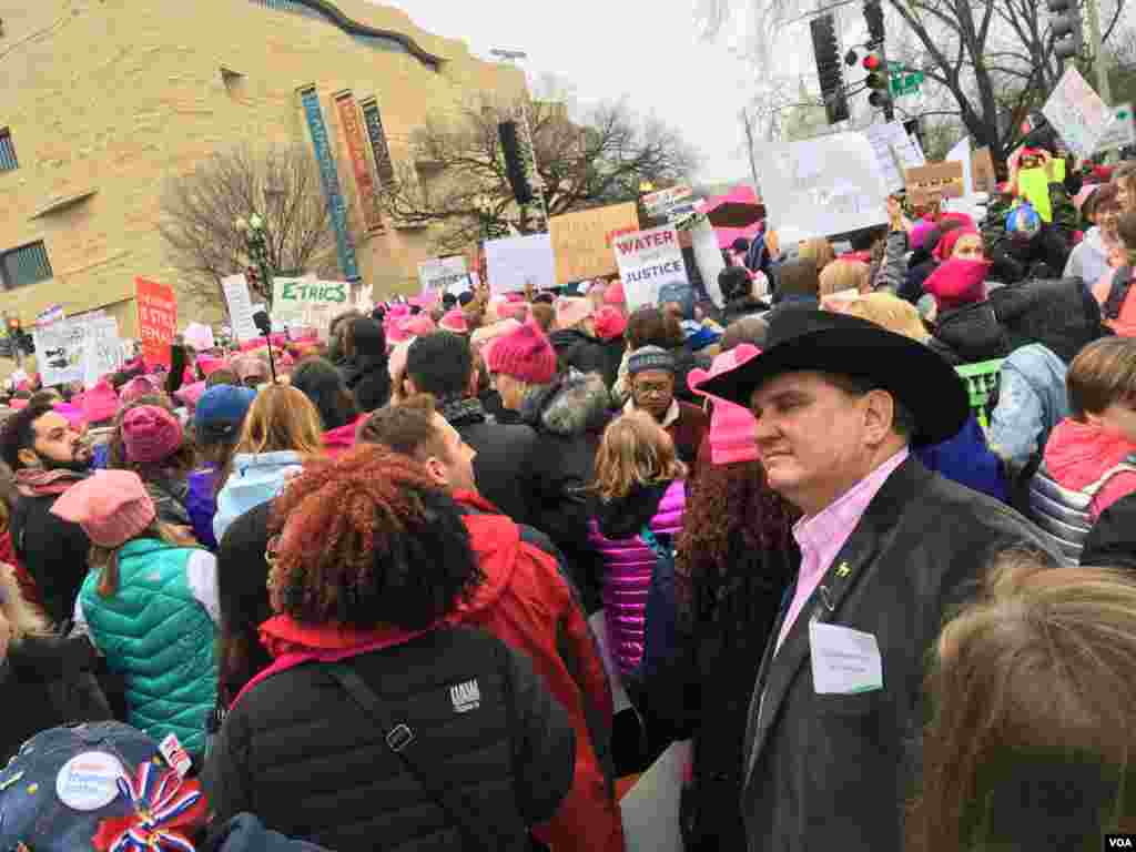 Women's March protesters gather near the Native American Museum near the Capitol in Washington, D.C., Jan. 21, 2017. (Photo: E. Cherneff / VOA)