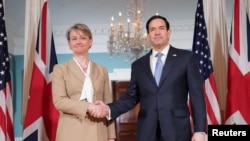 وەزیری دەرەوەی ئەمەریکا مارکۆ روبیۆ لەگەڵ وەزیری دەرەوەی بەریتانیا ئیڤێت کوپەر