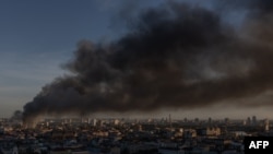 Фото для ілюстрації: Дим піднімається над Києвом після російського удару 8 вересня 2026